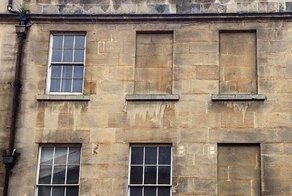 Почему во Франции до сих пор не отменен налог на окна?