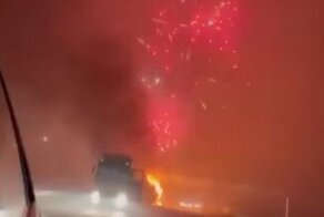 В Казахстане красиво сгорел полуприцеп с пиротехникой