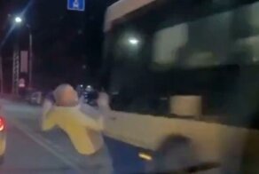 Воронежский пешеход случайно повторил знаменитую сцену из «Матрицы»