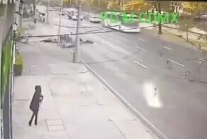 В Мехико автомобиль на скорости протаранил группу паломников на велосипедах