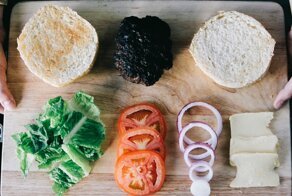 Мясо или овощи: близнецы поставили на себе эксперимент