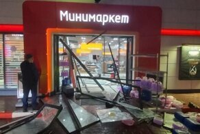 Пьяный водитель на "Ниве" протаранил заправку
