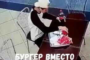 Переклинило: парень засунул в карман бургер вместо смартфона