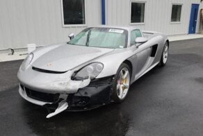 На продажу выставили разбитый Porsche Carrera GT: повреждения суперкара не кажутся слишком серьезными