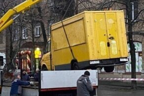 "Мамой клянус - зарэжу!": группа бородачей в Киеве с ножами напала на коммунальщиков