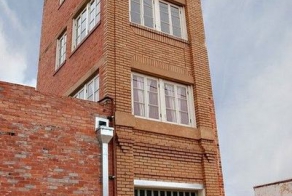 Большой обман и самый маленький небоскреб в мире (5 фото)