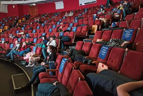 В Норильске из-за метели 130 человек остались ночевать в кинотеатре