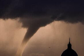 В Рим пришел водяной смерч