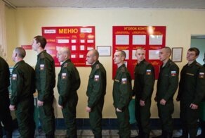 Суд в Иркутске вынес приговор военнослужащему, который написал на спинах сослуживцев "Ингушетия" и устроил фотосессию