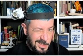 Дизайнер Артемий Лебедев несколько часов получал «лещей» за крупные донаты от подписчиков