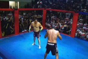 "Могу и навалять": мэр бразильского города выяснил отношения с оппонентом на ринге