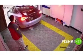 У вас пол отклеился 