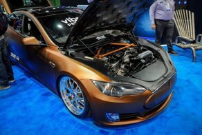 Кошмар Греты Тунберг: первая в мире Tesla Model S с бензиновым двигателем V8
