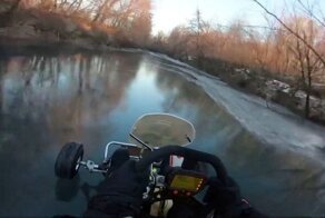 Классно люди развлекаются! Жаль, лёд оказался слишком тонким