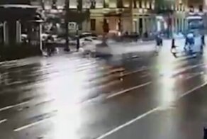 В Петербурге пьяный водитель на скорости снес пешеходов и попытался сбежать