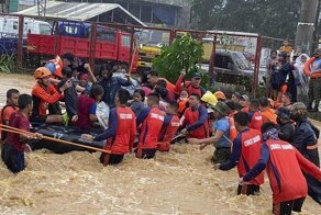 Мощный тайфун сносит всё на своём пути на Филиппинах