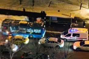Пассажир напоролся на металлическую планку в московском автобусе и умер, не доехав до дома