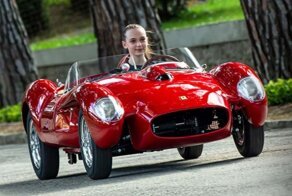 Уменьшенная электрическая копия Ferrari 250 Testa Rossa для подростков