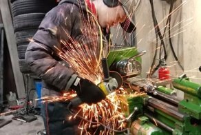 Техника безопасности - это для слабаков. Теперь понятно, почему мужики живут так мало