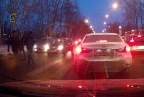 Молодой водитель сбил троих человек на пешеходном переходе в Тюмени