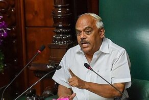 Индийский политик пошутил по поводу изнасилования и вызвал смех в зале