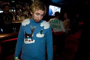 Подборка новогодних свитеров (30 фото)