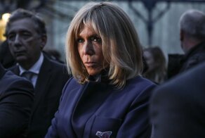 Жена Макрона - трансгендер? Первая леди Франции будет жаловаться на СМИ, которые заподозрили ее в смене пола