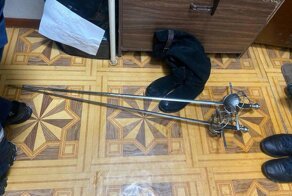 Поиграли в мушкетеров: в Омске неопытный фехтовальщик проткнул другу голову