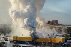 В Томске полыхает гипермаркет "Лента"