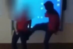 Школьник не стерпел обиды и избил свою одноклассницу