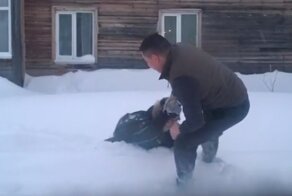 Неравнодушный таксист помог замерзающему школьнику