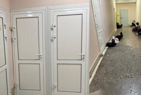 Гендерно-нейтральный туалет для школьников организовали в Новосибирской гимназии №10