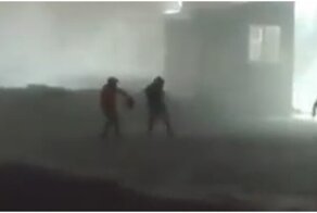 Штормовой ветер в Норильске сбивал людей с ног и сломал новогоднюю ёлку