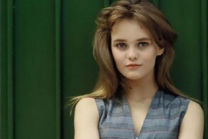 Вспомним, какой была Ванесса Паради в 1980-х!