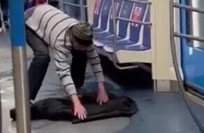 В Москве воспитанный пьянчужка вытер разлитое пиво курткой