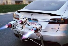 Tesla Model S оснастили тремя реактивными двигателями