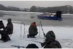 Беспечные рыбаки обругали проплывший мимо них катер МЧС