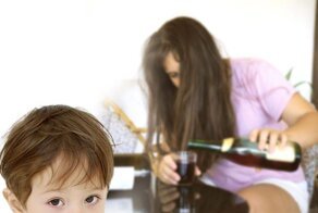 В колонию на 4 года — таков приговор горе-матери, истязавшей своих детей