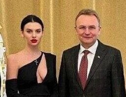 Платье раздора: на Украине уволили замминистра образования из-за платья его помощницы