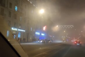 В Санкт-Петербурге очевидцы с помощью ковра спасли парня от пожара