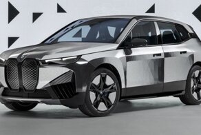 Компания BMW показала автомобиль, который меняет цвет с черного на белый одним нажатием кнопки