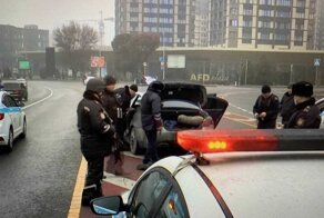 Наводят порядок: в Алма-Ате задержали две вооруженные группы