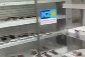"Ночью был завоз, но уже ничего нет": жители Казахстана показывают, как выглядят полки магазинов