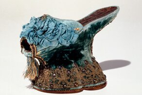 Чопины — эта вещь была у каждой знатной женщины в Средневековье