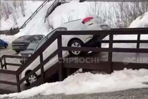 Бог парковки: в Сочи заметили очень странно стоящее авто