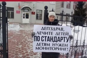 Вышедшую на одиночный пикет маму ребёнка с диабетом пристыдили