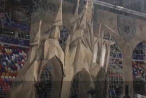 При разборе декораций ледового шоу "Лебединое озеро" погиб рабочий