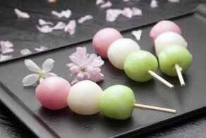 Избиваем рис молотками: что такое данго