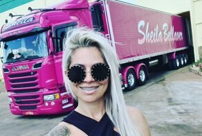 Горячая дальнобойщица из Бразилии, которая мастерски справляется со своей фурой