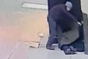 Бездомный напал на пожилого мужчину, решившего ему помочь